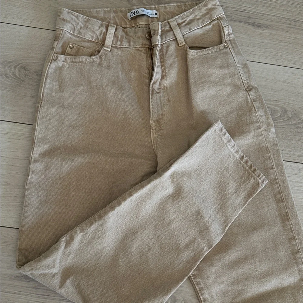 Zara Tan Straight Leg Women's Jeans - Picture 2 of 4